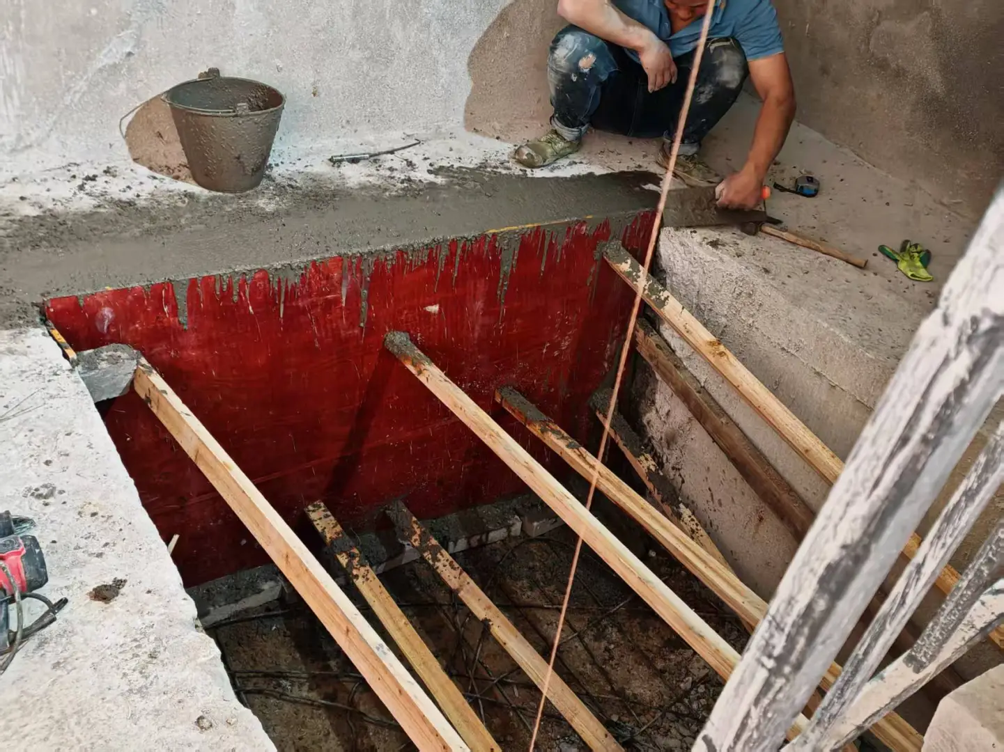 被十万人围观的电梯基坑打穿后