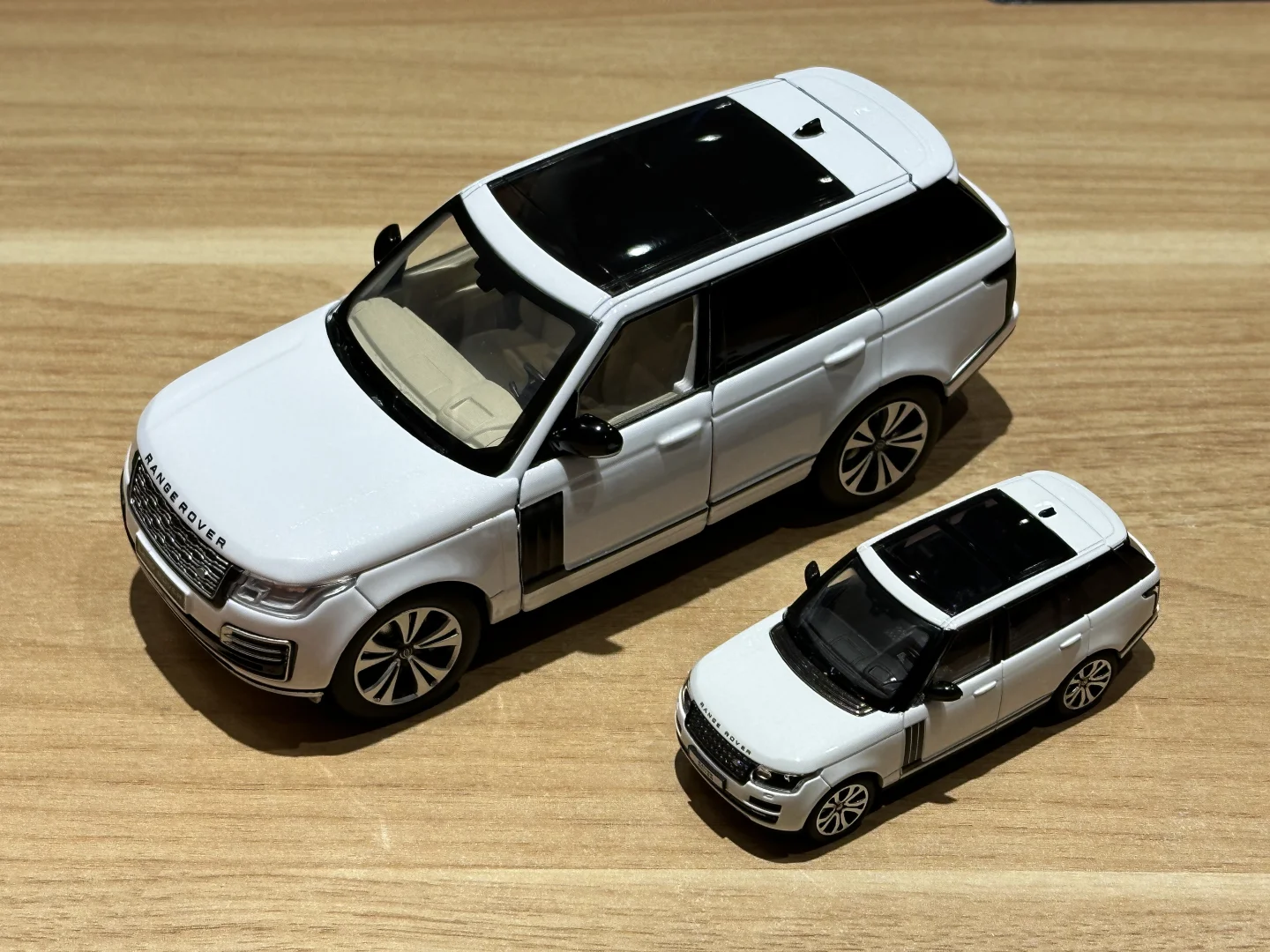 JKM老款路虎揽胜行政白色！32比例