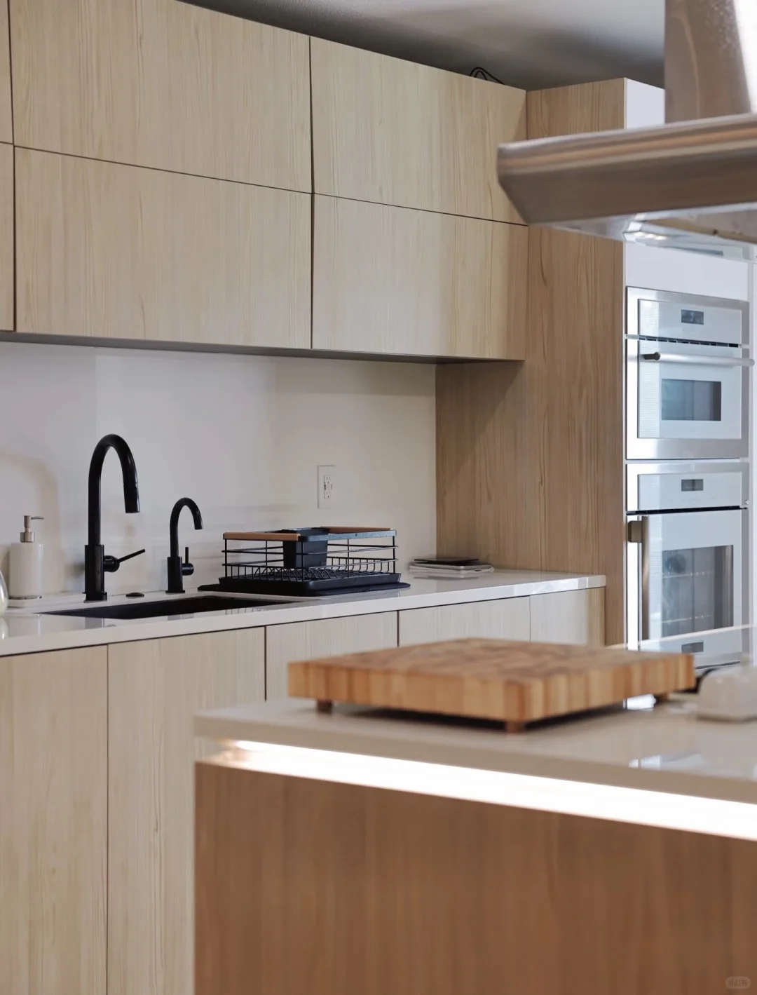 北美装修趋势|冷白极简退场,回归温柔与松驰