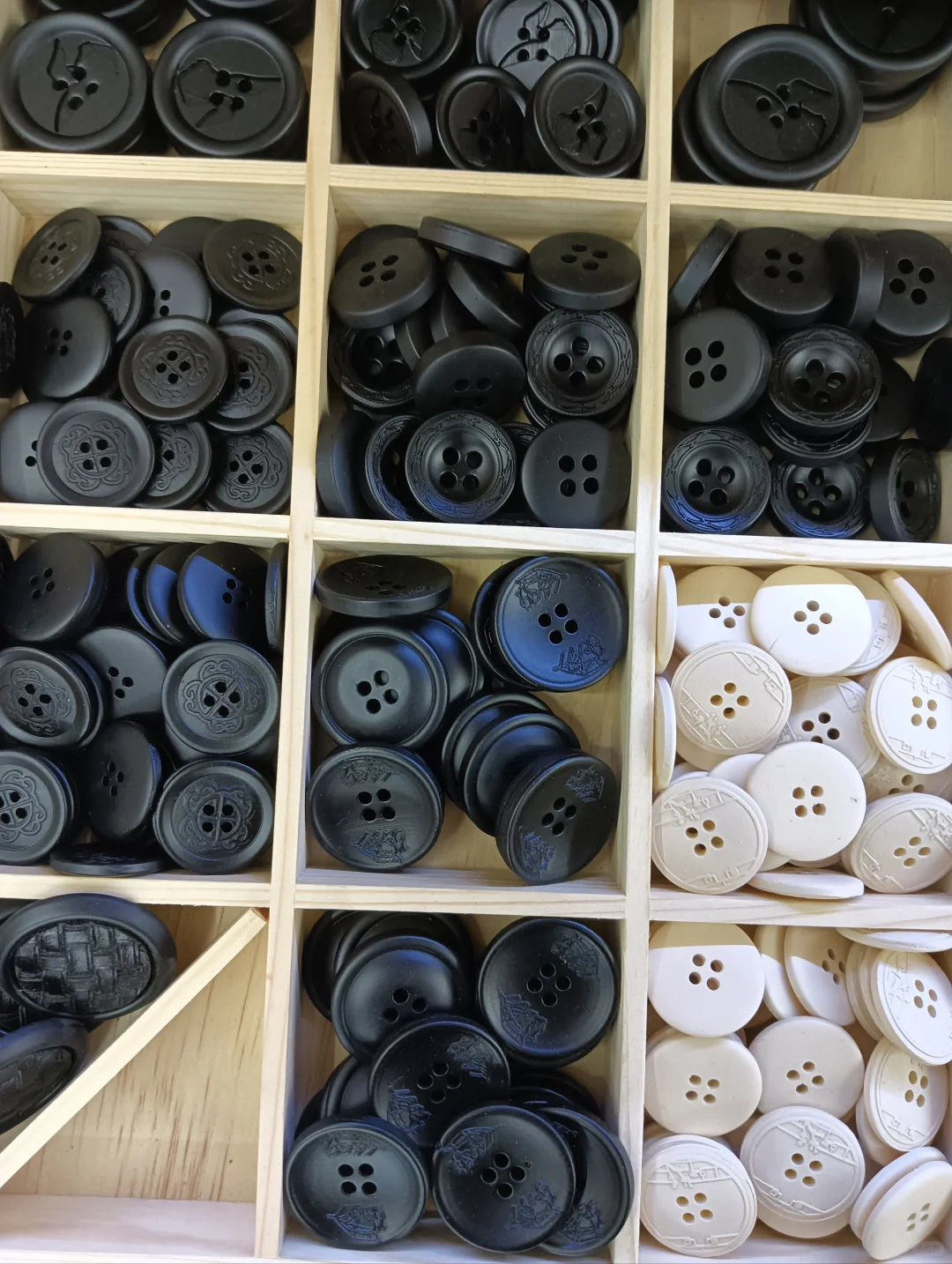 新中式雕刻工艺树脂扣