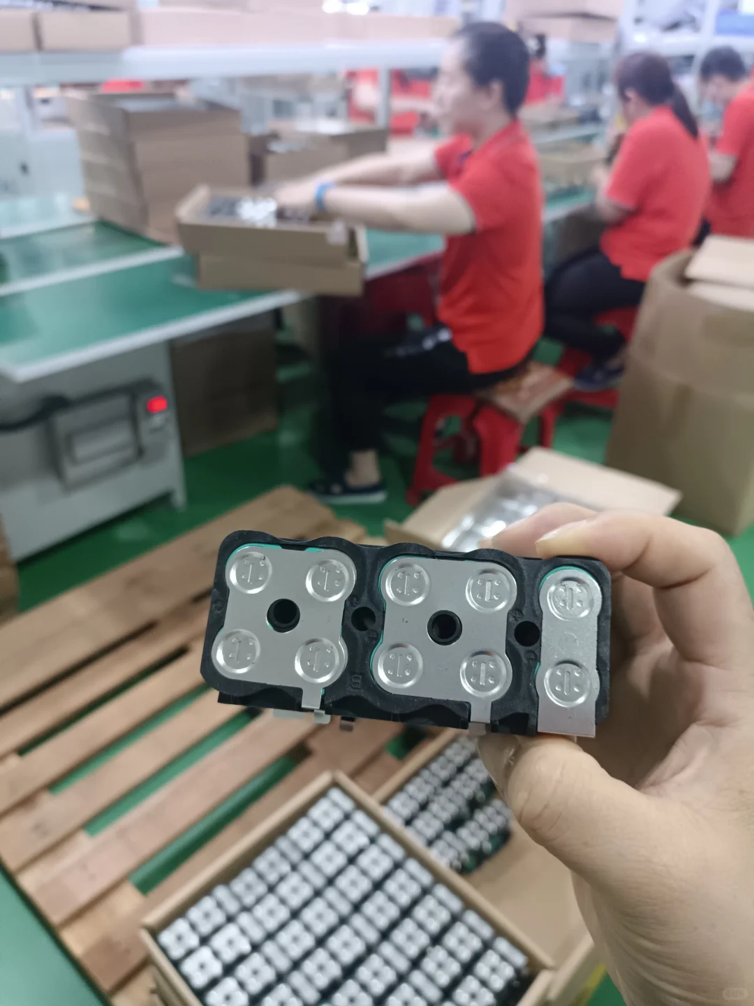 背负式锂电池生产中