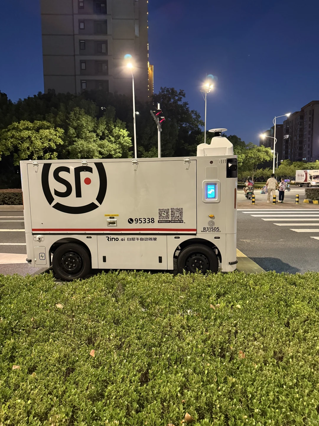 无人车送快递的时代悄然来临