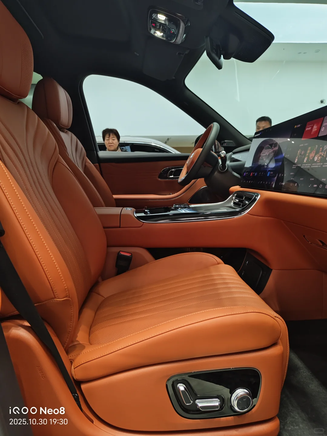 吉利银河M9 一车满足三代人 !