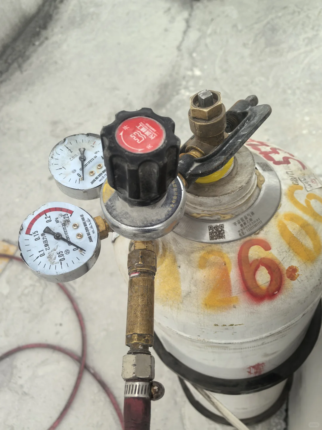 气瓶压力表损坏