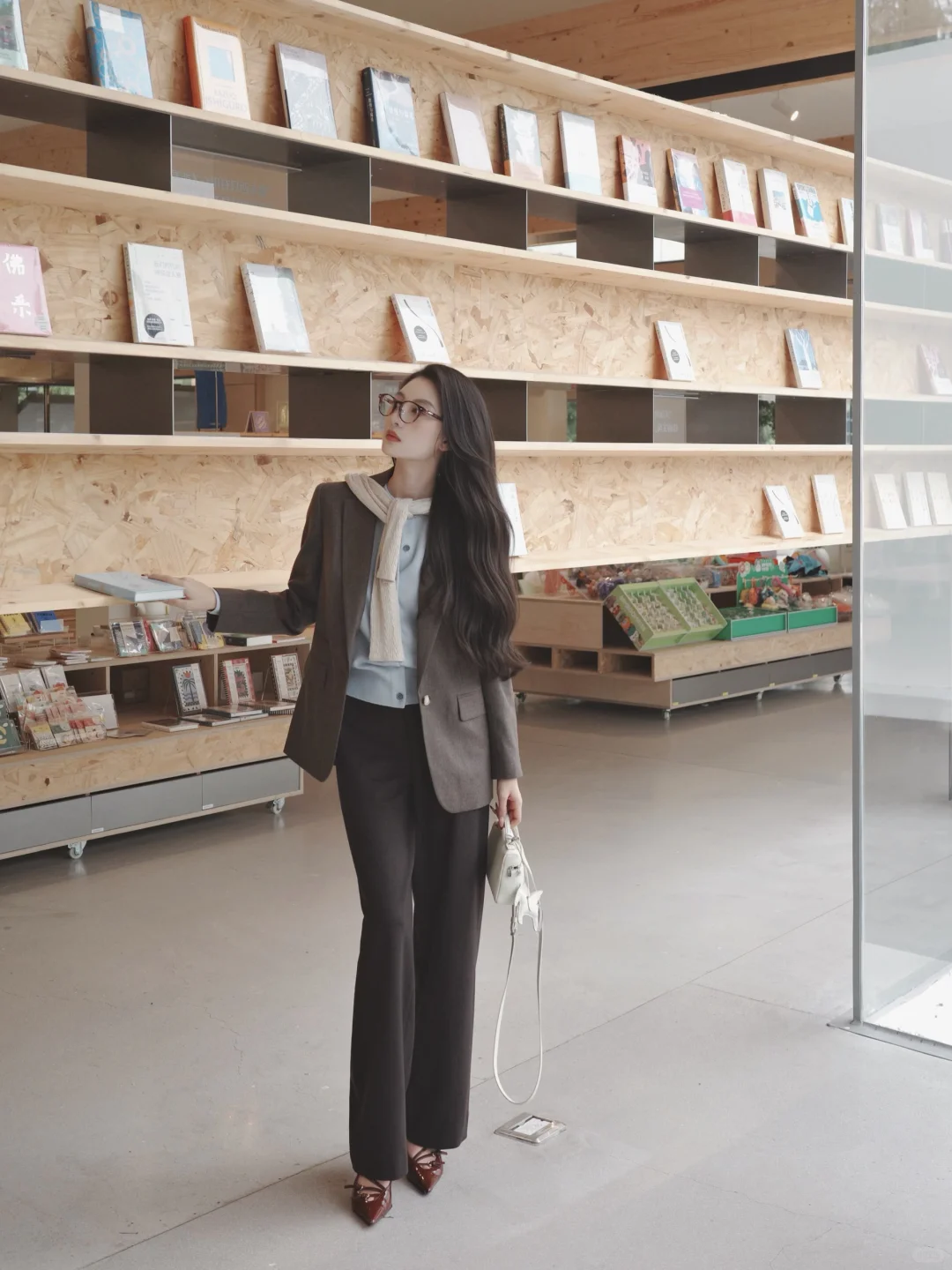 “Hot Nerd”?今天穿高智低调的知识分子风