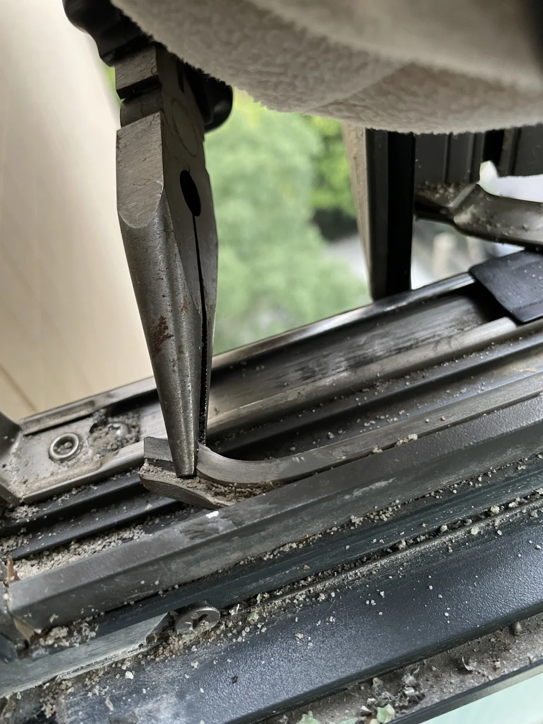 更换断桥铝窗户密封条