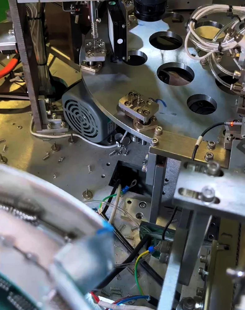 自动装弹簧设备