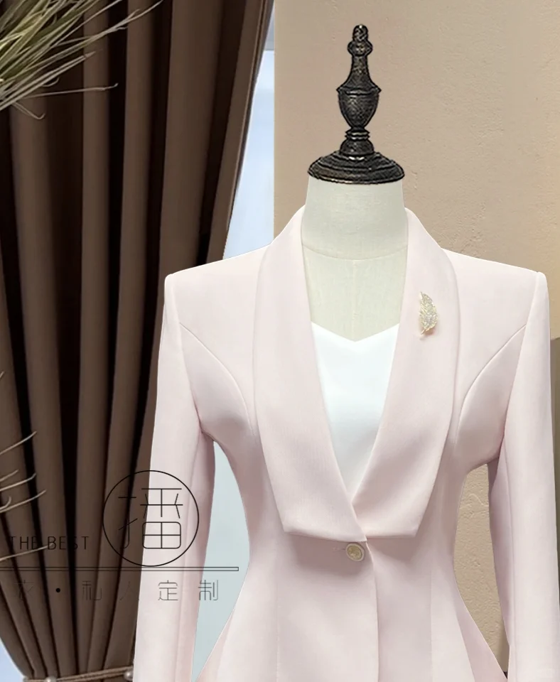 “大小姐驾到”版嫩粉色套裙|播音战袍