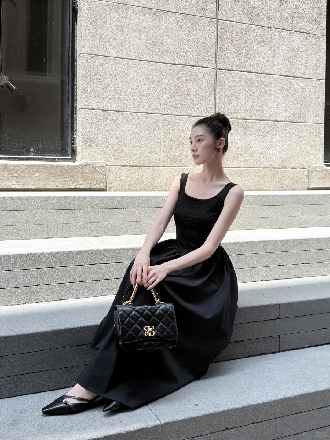 博主穿搭 | 极简主义小黑裙