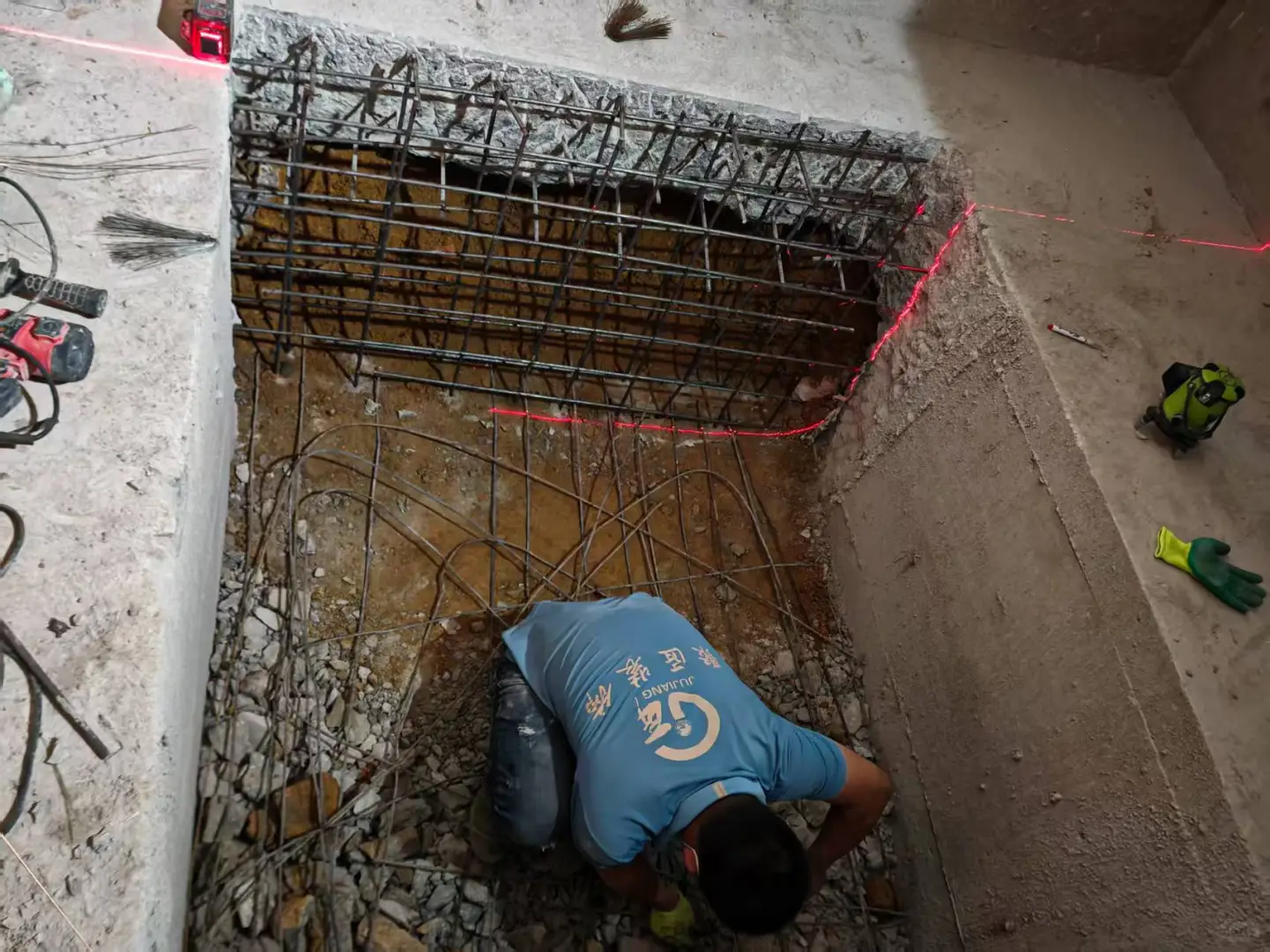 被十万人围观的电梯基坑打穿后