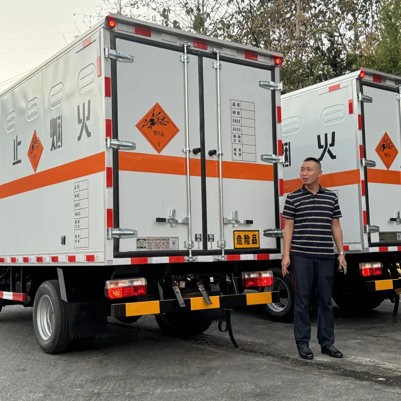 河南郑州矿山无轨爆破专用运输车