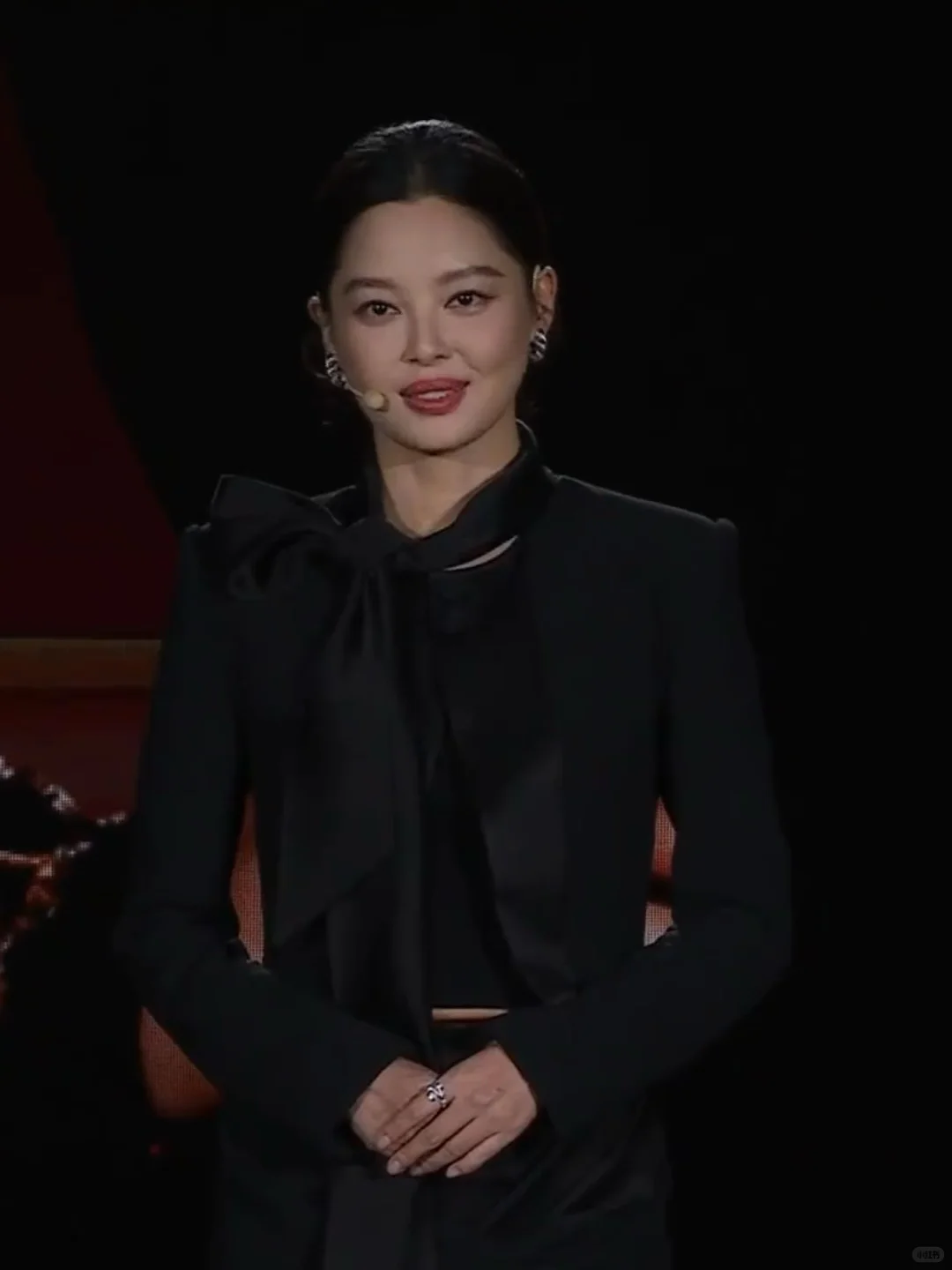 影后这套造型，高智感太浓了。