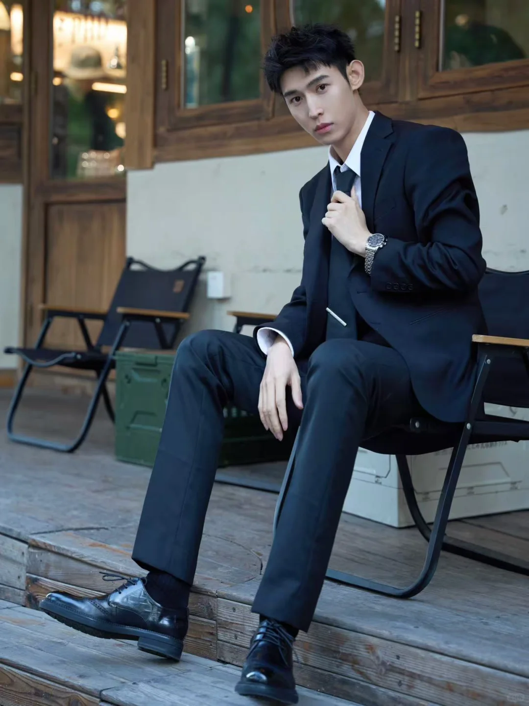 将正装穿成霸总模样