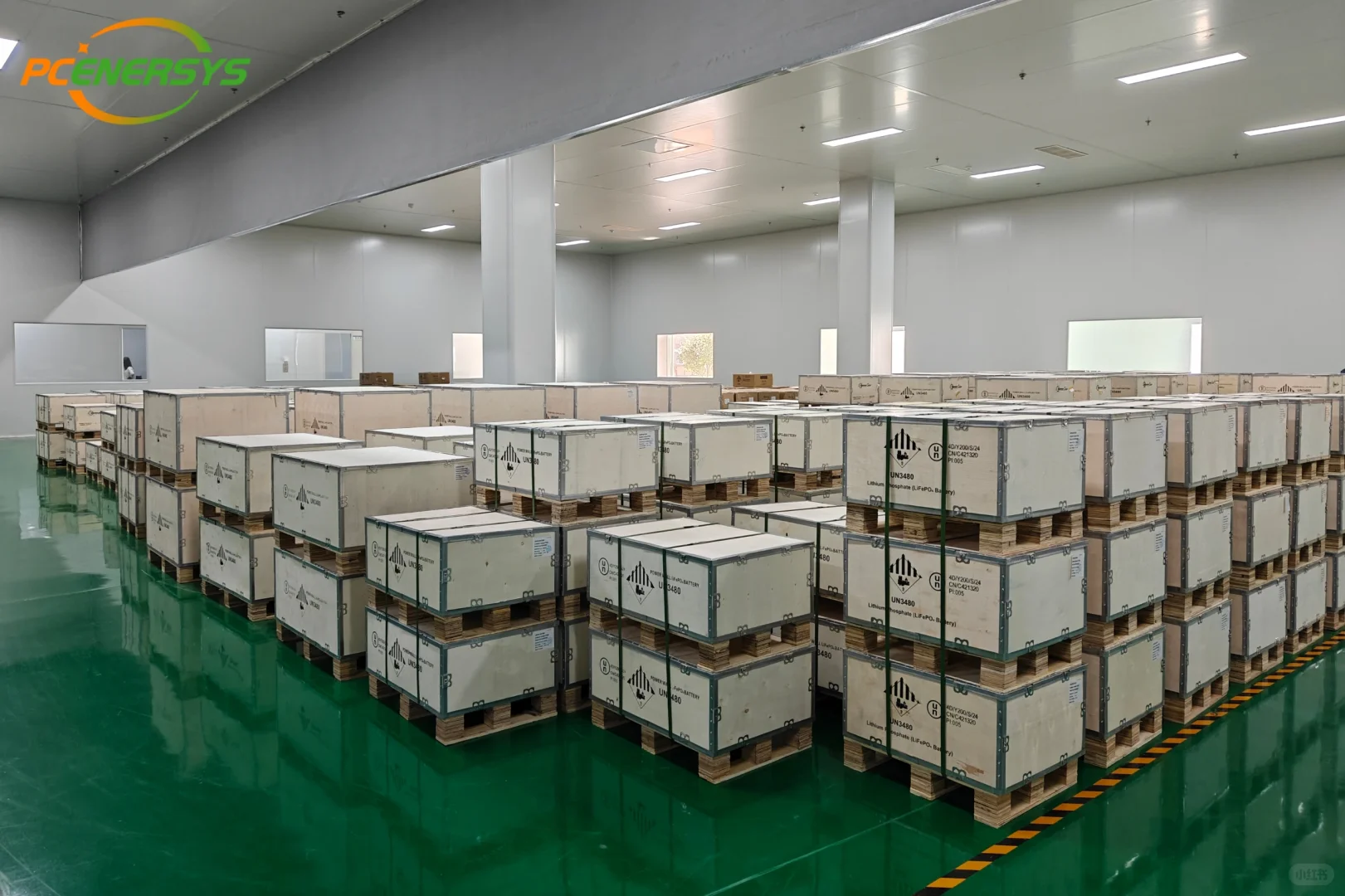 工厂今天又装满啦！电池都要出国了