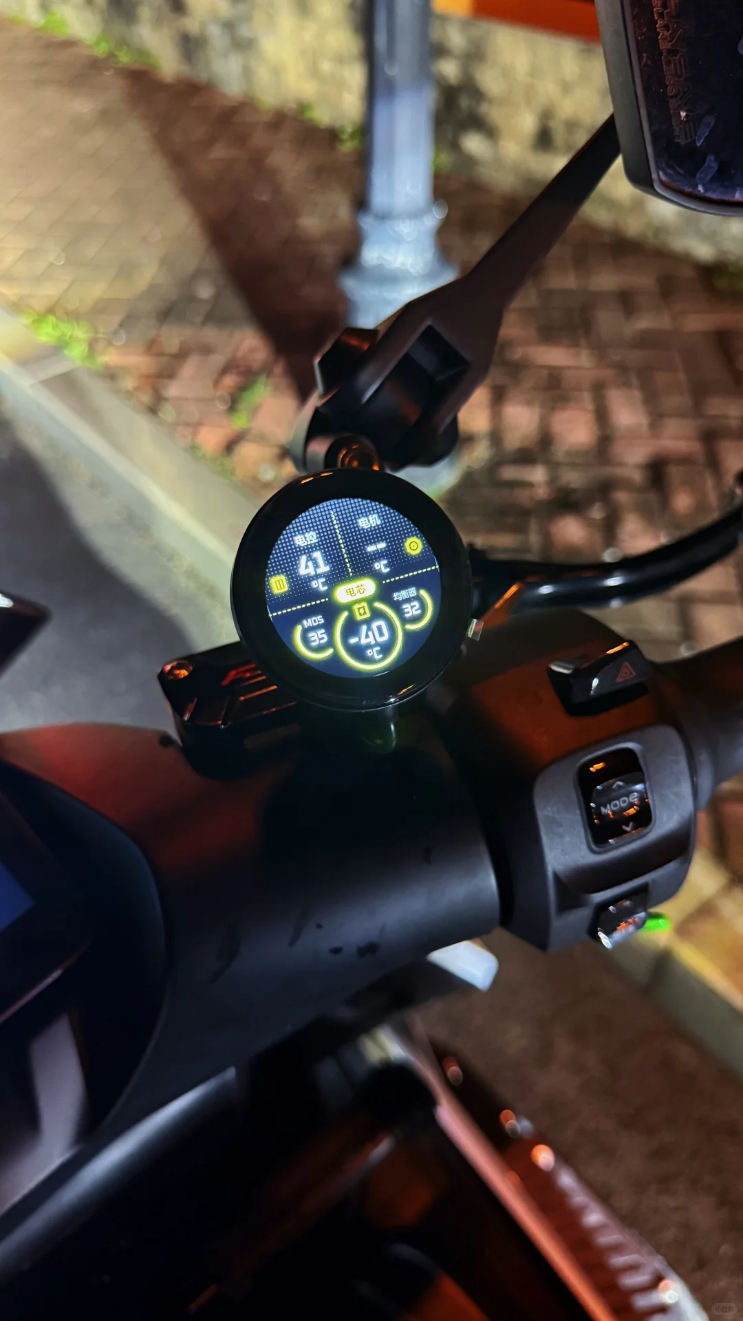 装了个点睛小仪表，确实挺香的一个小物件