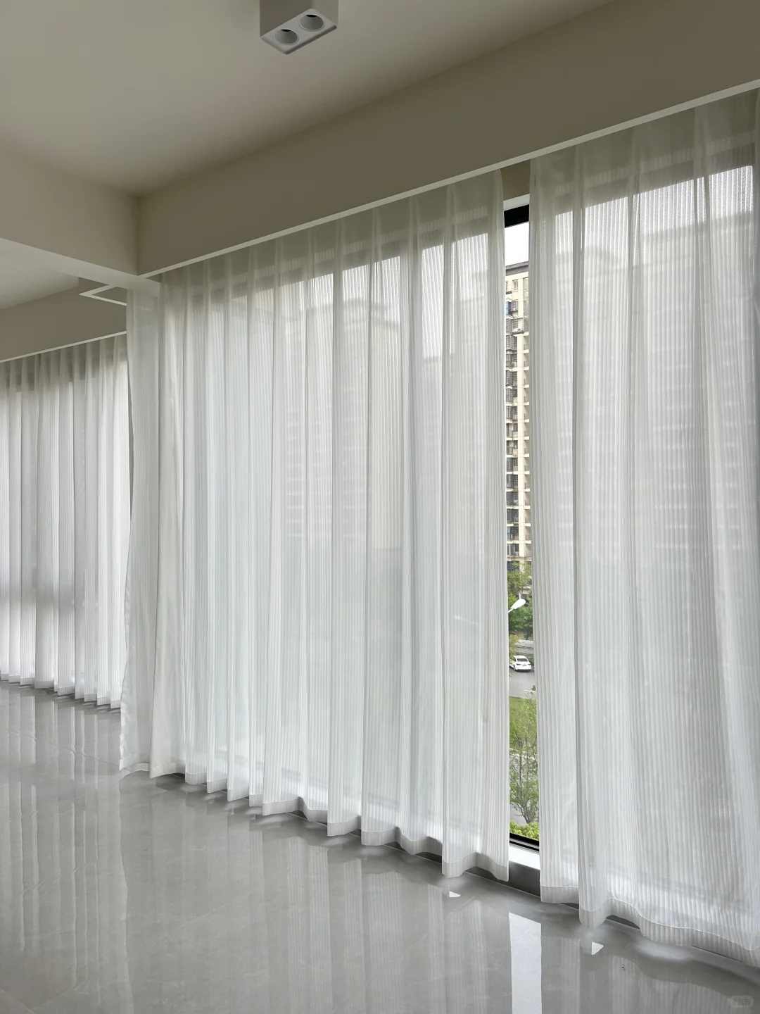 我滴天呀！哪个天才发明的电动窗帘呀！！！