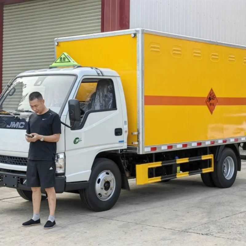 河南郑州矿山无轨爆破专用运输车