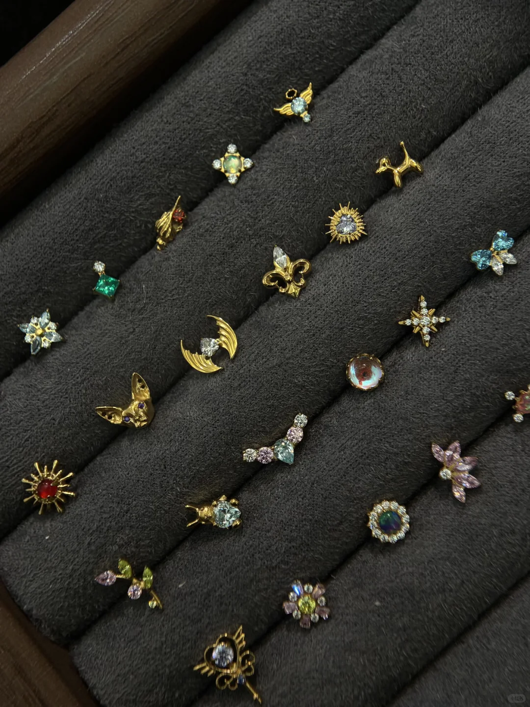 是谁拥有了好看的钛合金耳钉！！吼吼看?