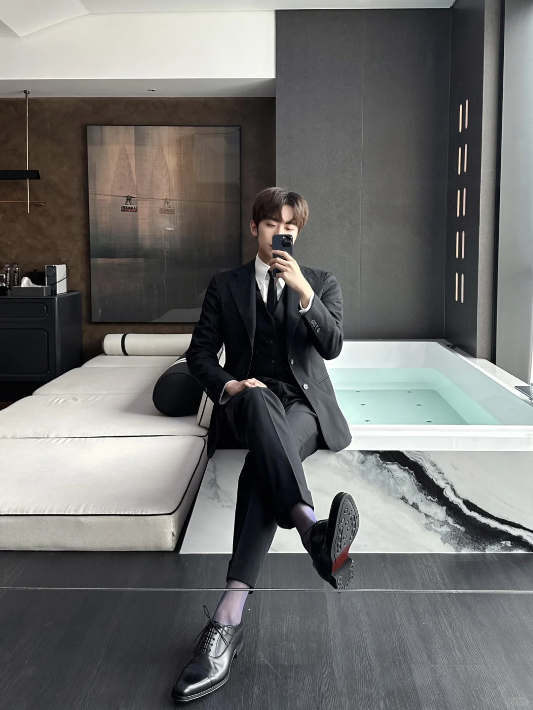 黑西装套装完全是主人级别…