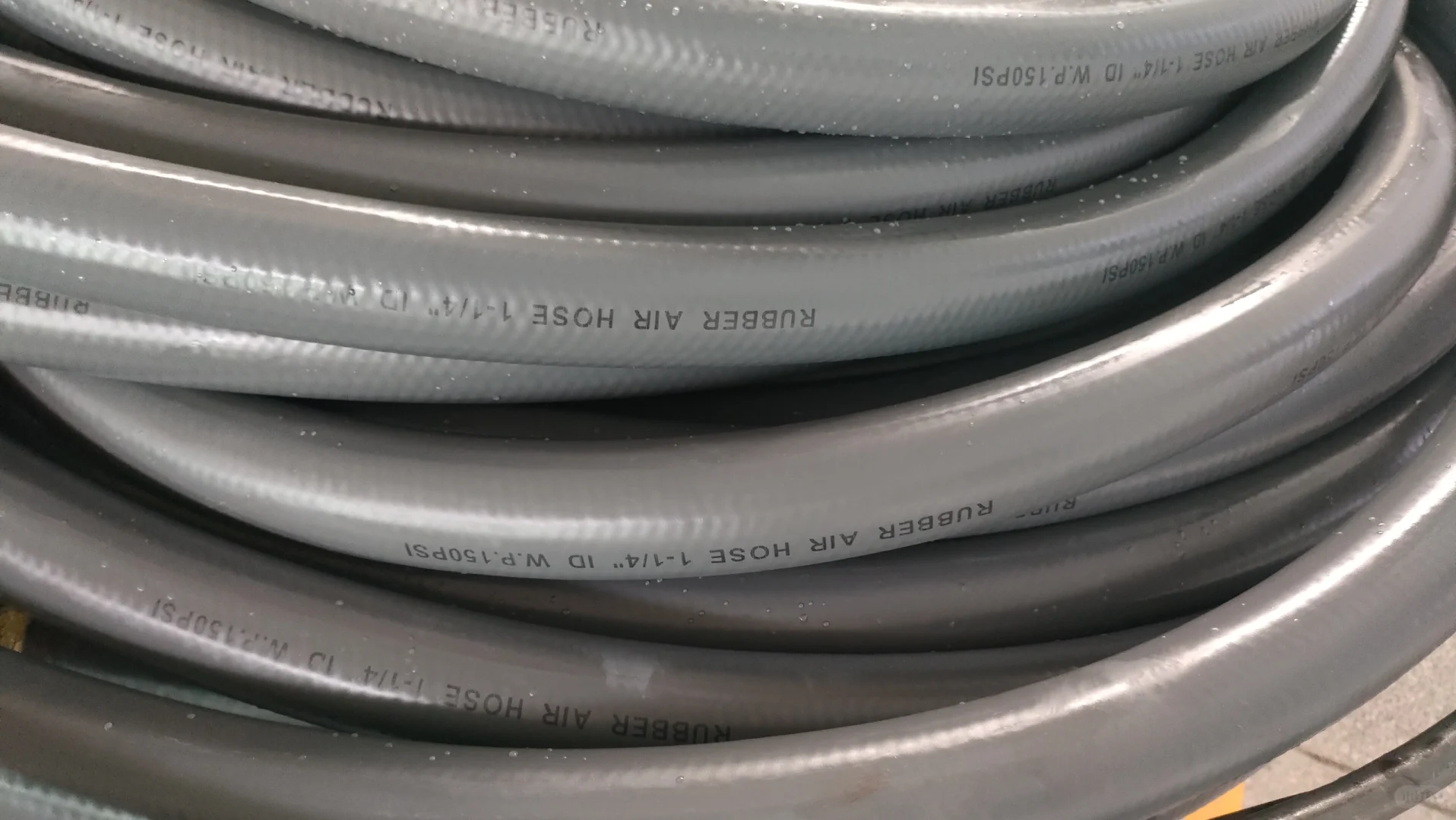 灰色光面三胶两线32mm耐老化橡胶水管