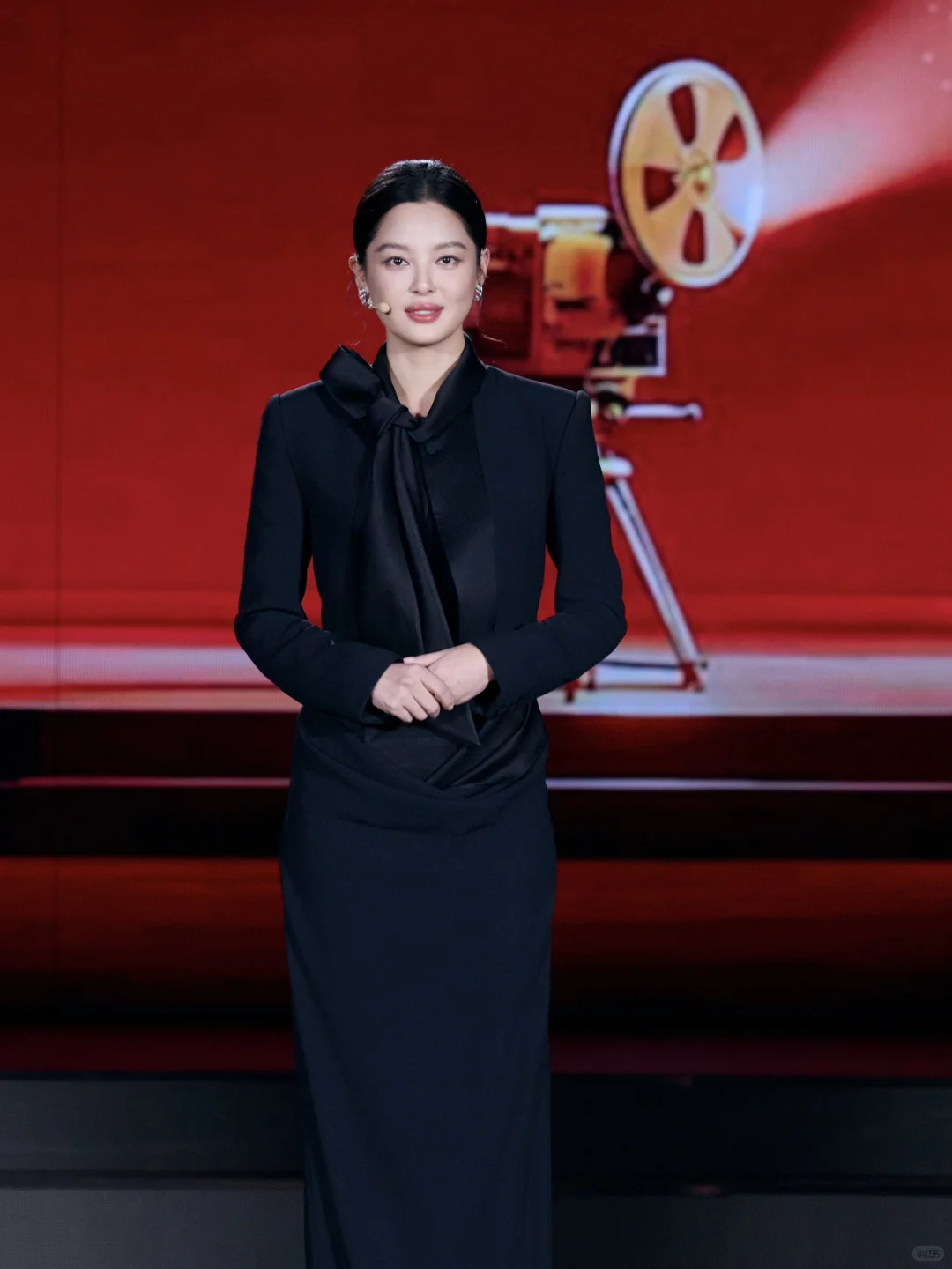 影后这套造型，高智感太浓了。