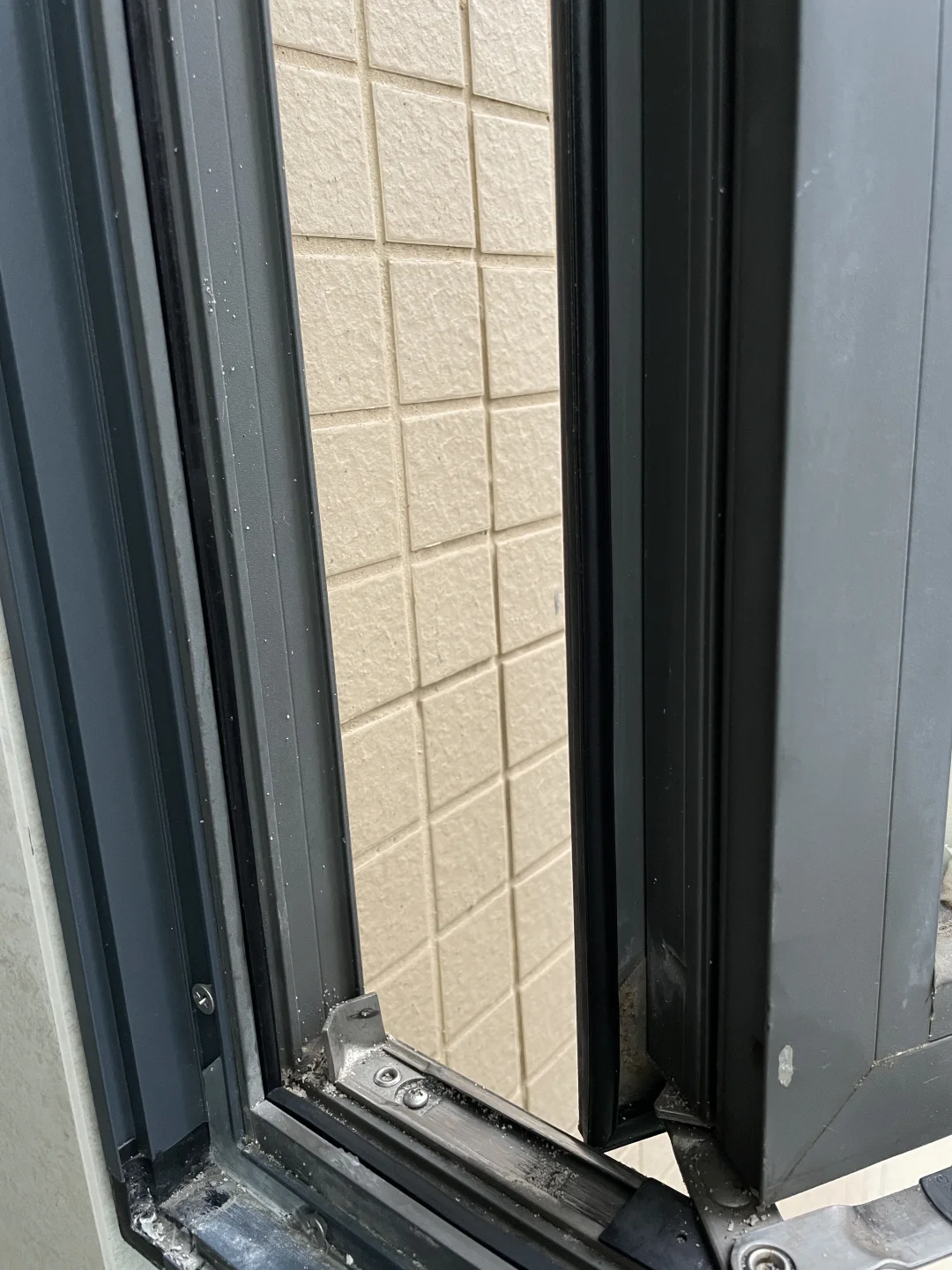 更换断桥铝窗户密封条