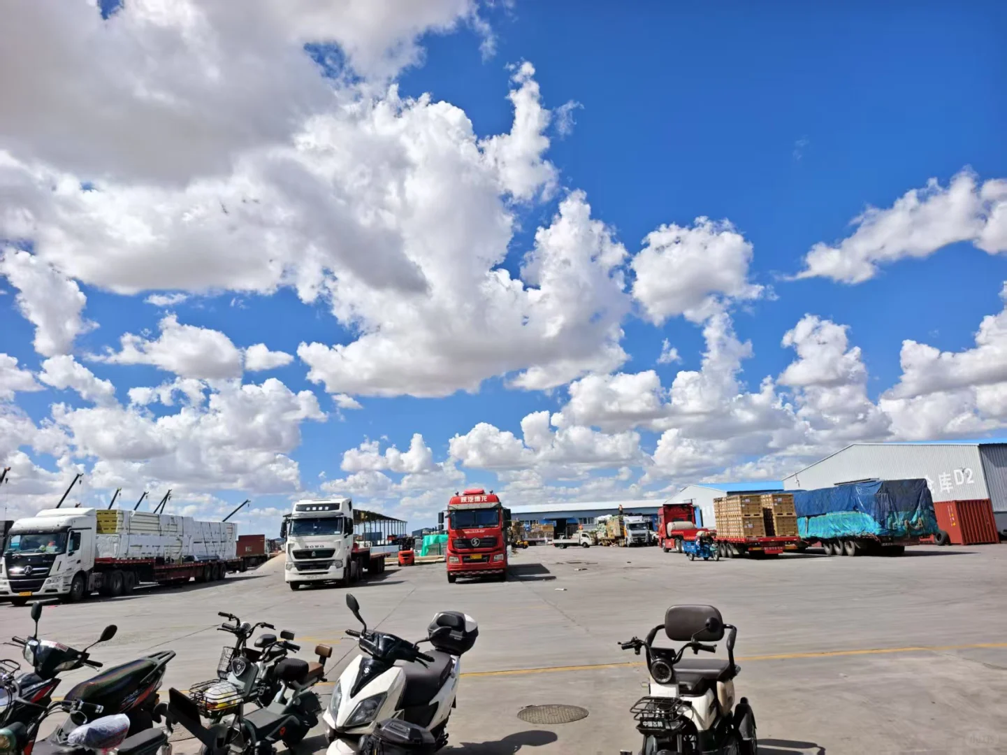 二连浩特口岸海关堆场