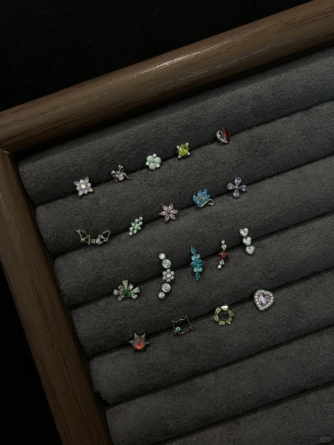 是谁拥有了好看的钛合金耳钉！！吼吼看?