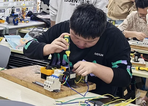 电工的“神器”们：常用工具与测量仪表