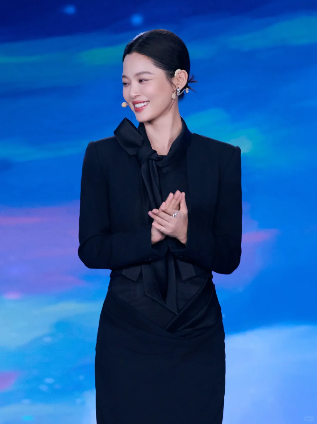 影后这套造型，高智感太浓了。