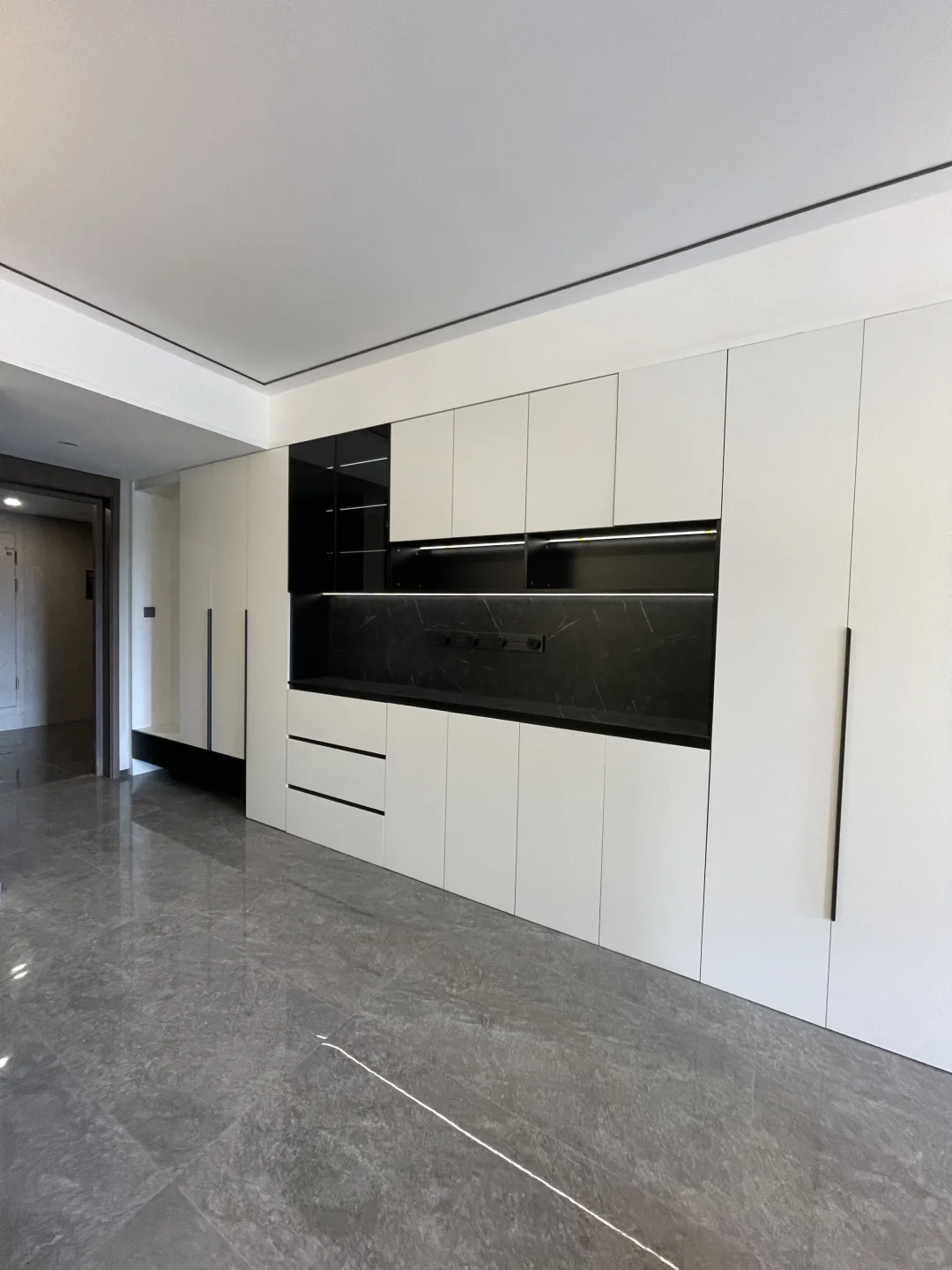 杭与城中间套｜房东自住装修｜全屋定制衣柜