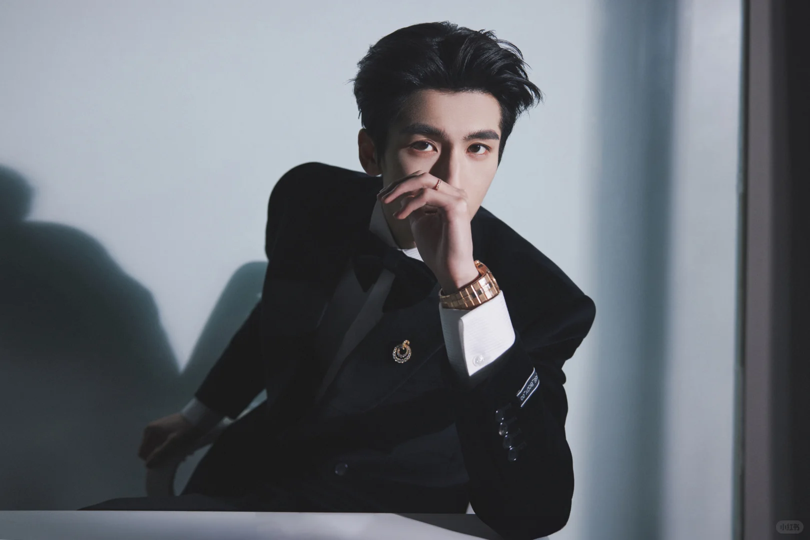 戴黑框镜的张凌赫太禁欲了，撕漫男本男！