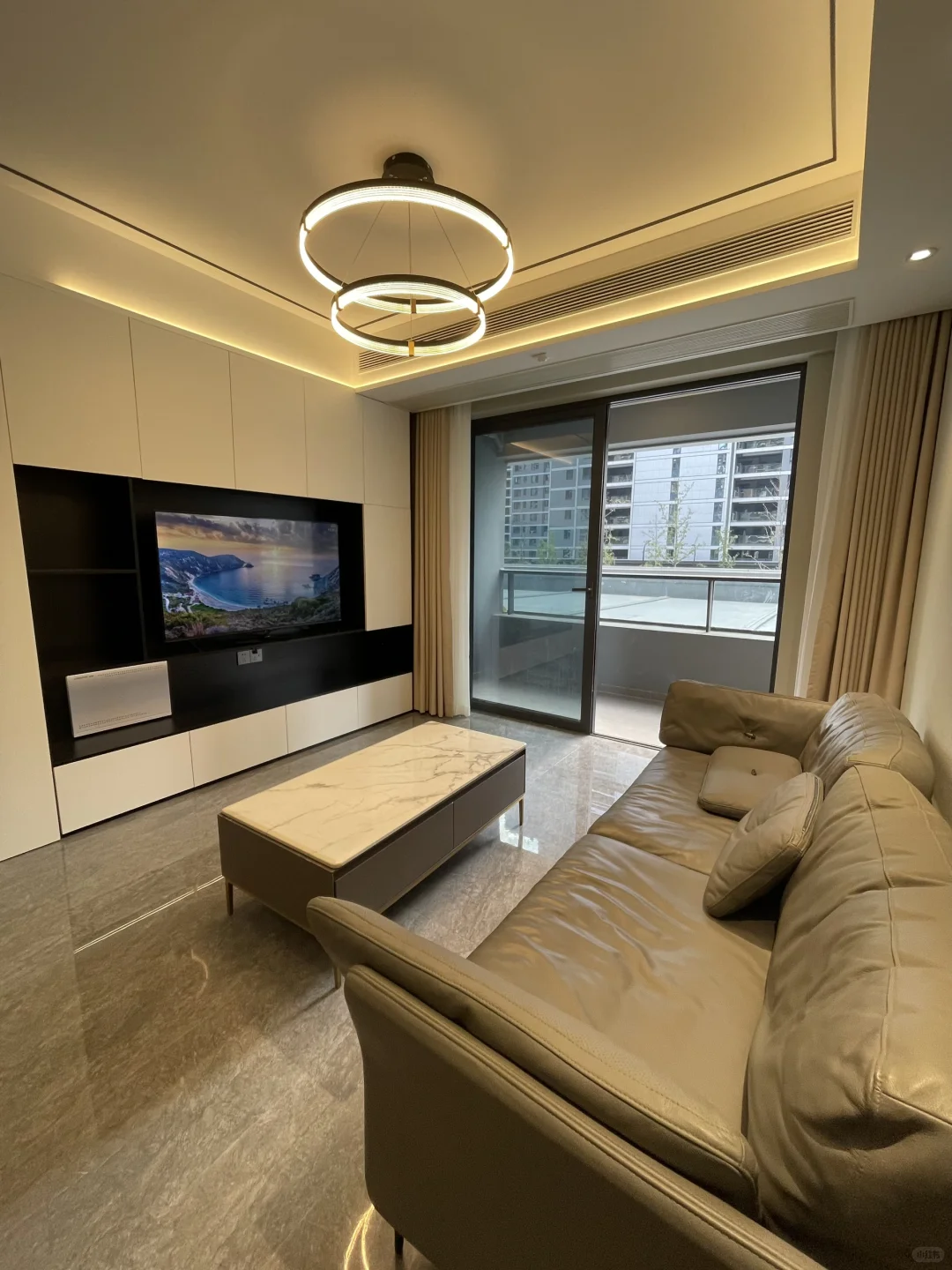 杭与城中间套｜房东自住装修｜全屋定制衣柜