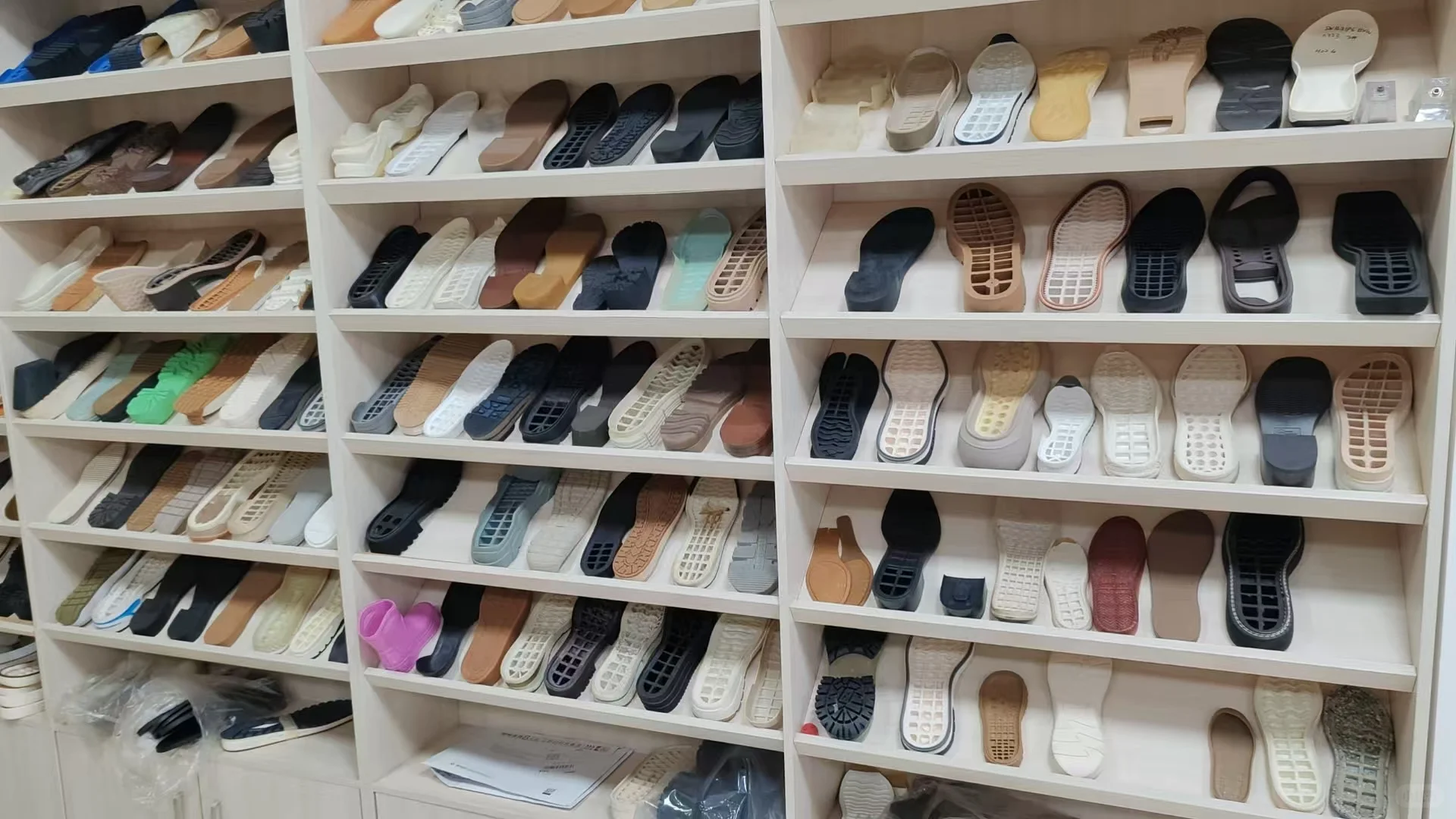 鞋底工厂，专业生产15年