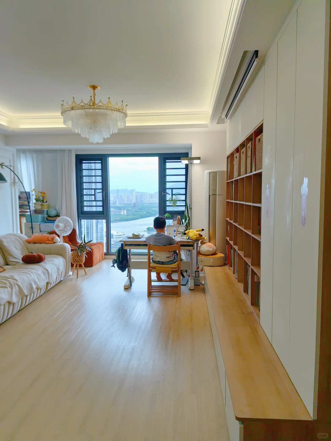 舍弃电视柜，3.95米开间的客厅改成了图书馆