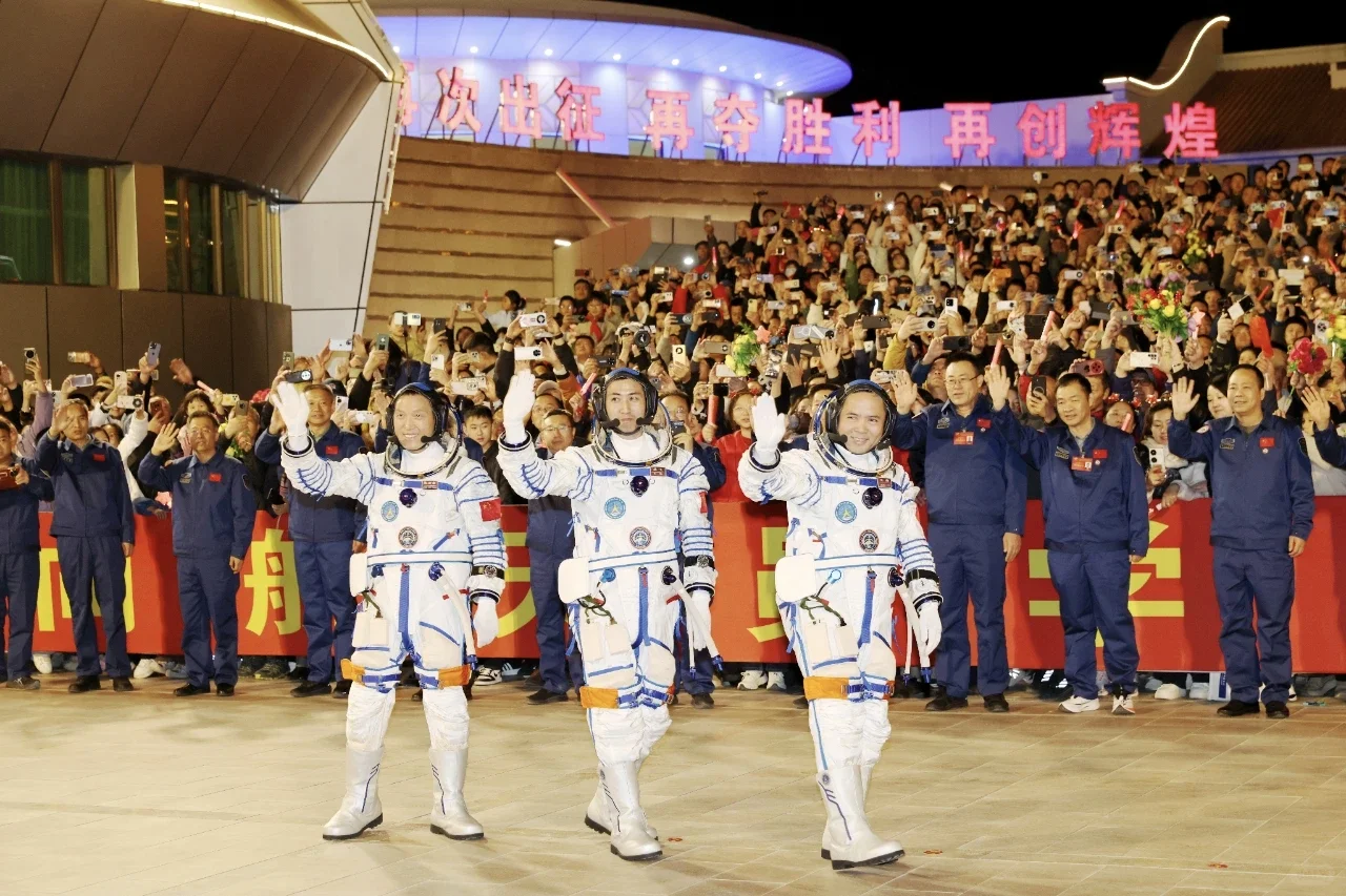 今夜23:44,共赴星辰之约!神舟二十一