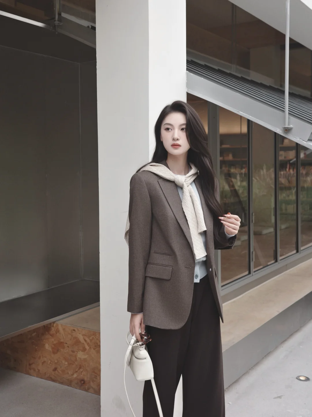 “Hot Nerd”?今天穿高智低调的知识分子风