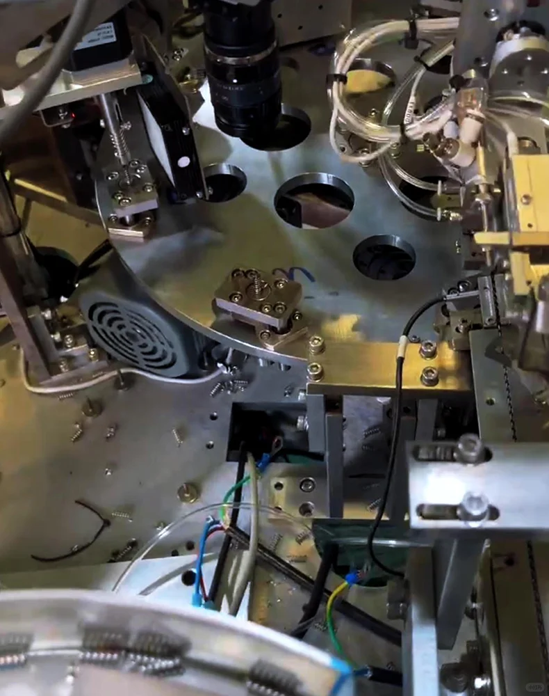 自动装弹簧设备