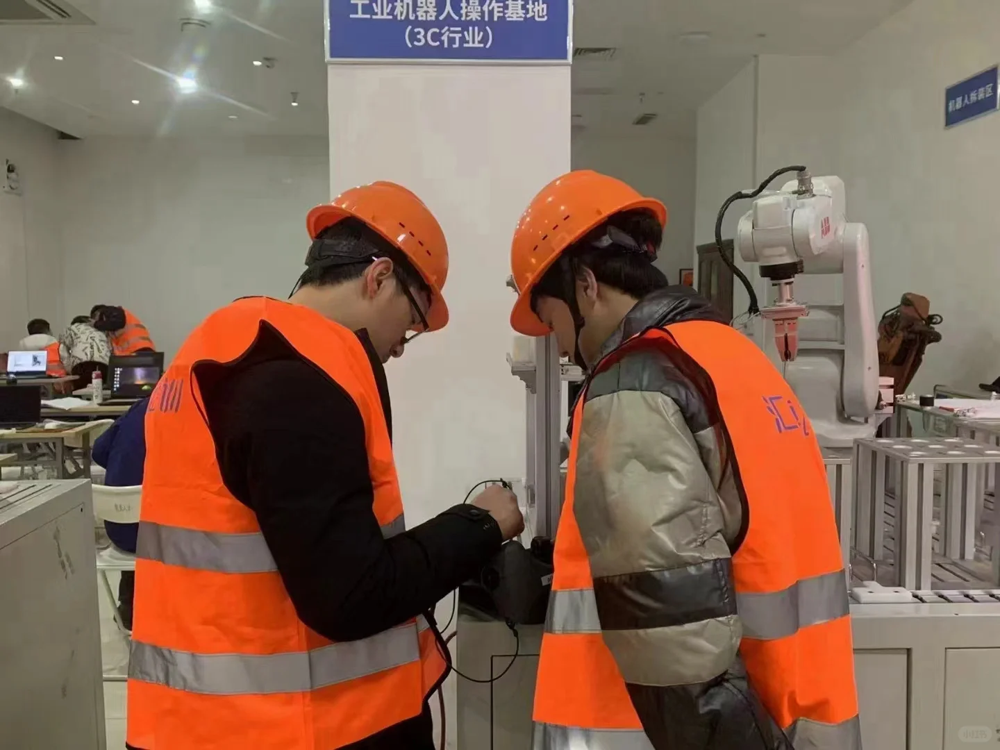 自动化机器人，会调试一个月1.5W