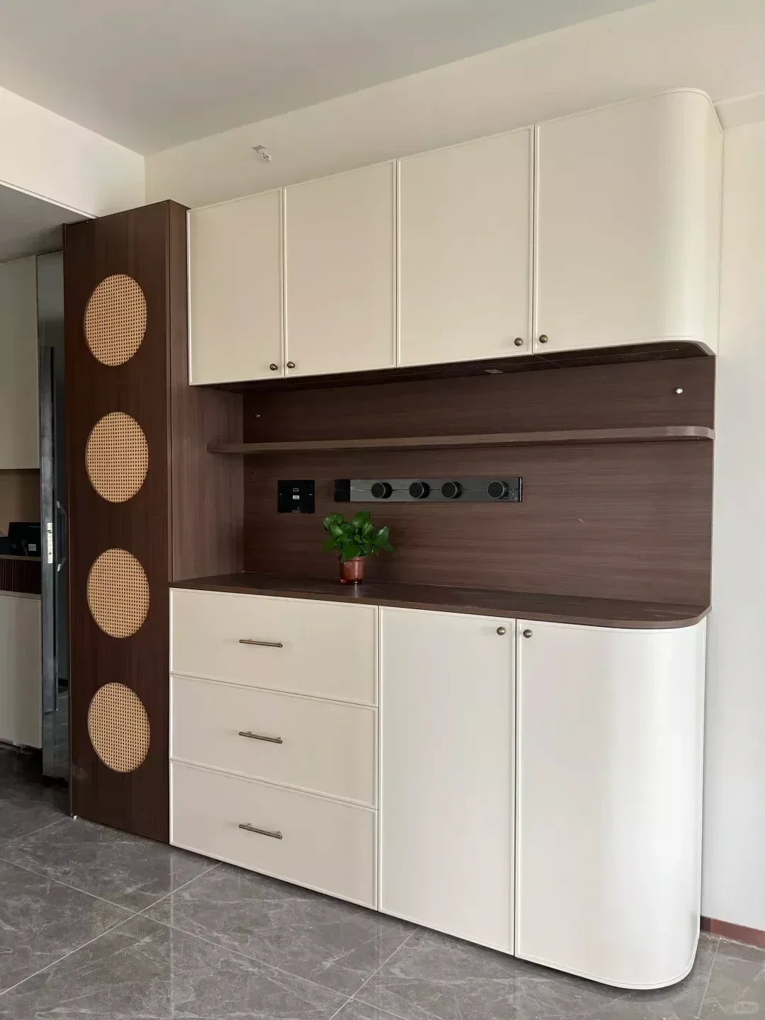 泓扬蔚来|运城?️门墙柜全屋定制——餐边柜