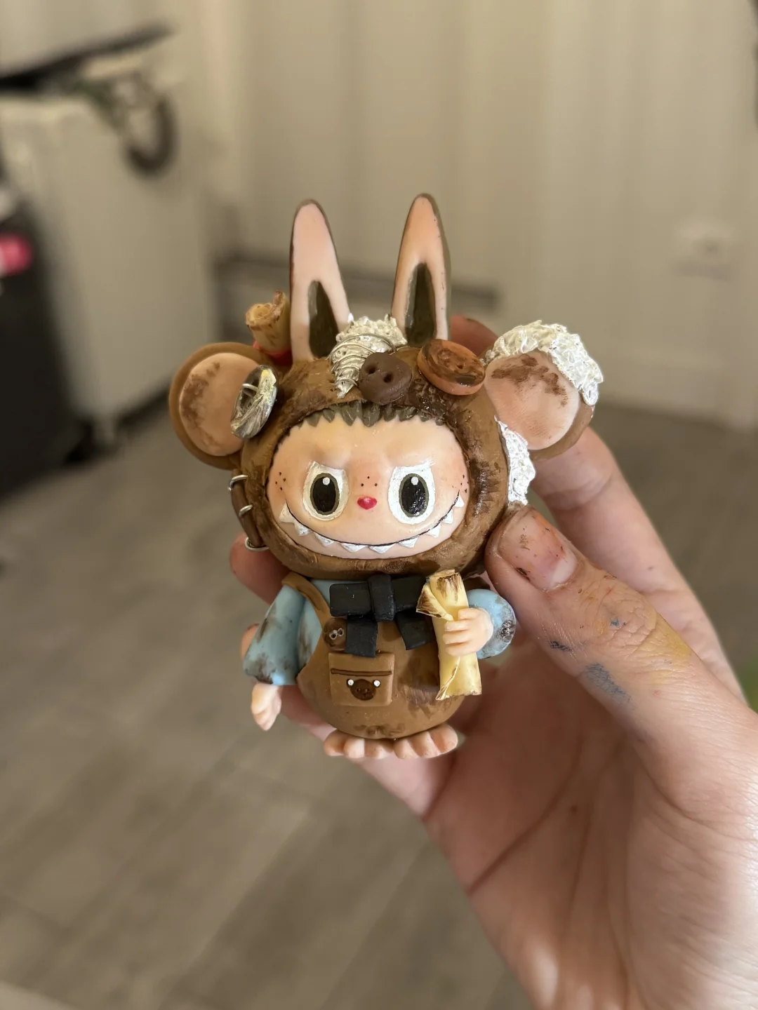 用树脂粘土捏了一只labubu?