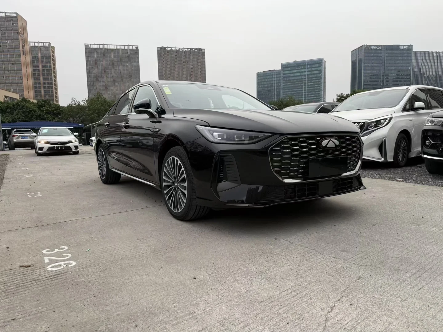 25年上牌原版原漆 风云a8l 8个多