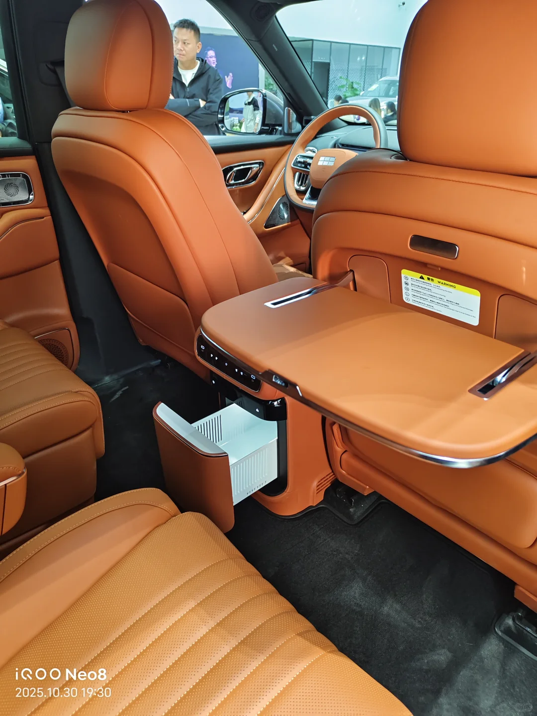 吉利银河M9 一车满足三代人 !