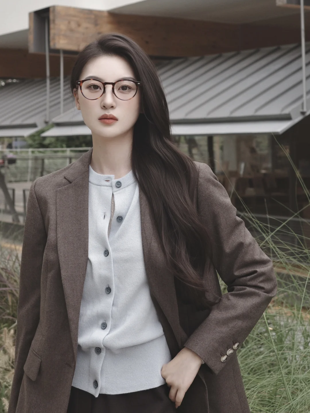 “Hot Nerd”?今天穿高智低调的知识分子风