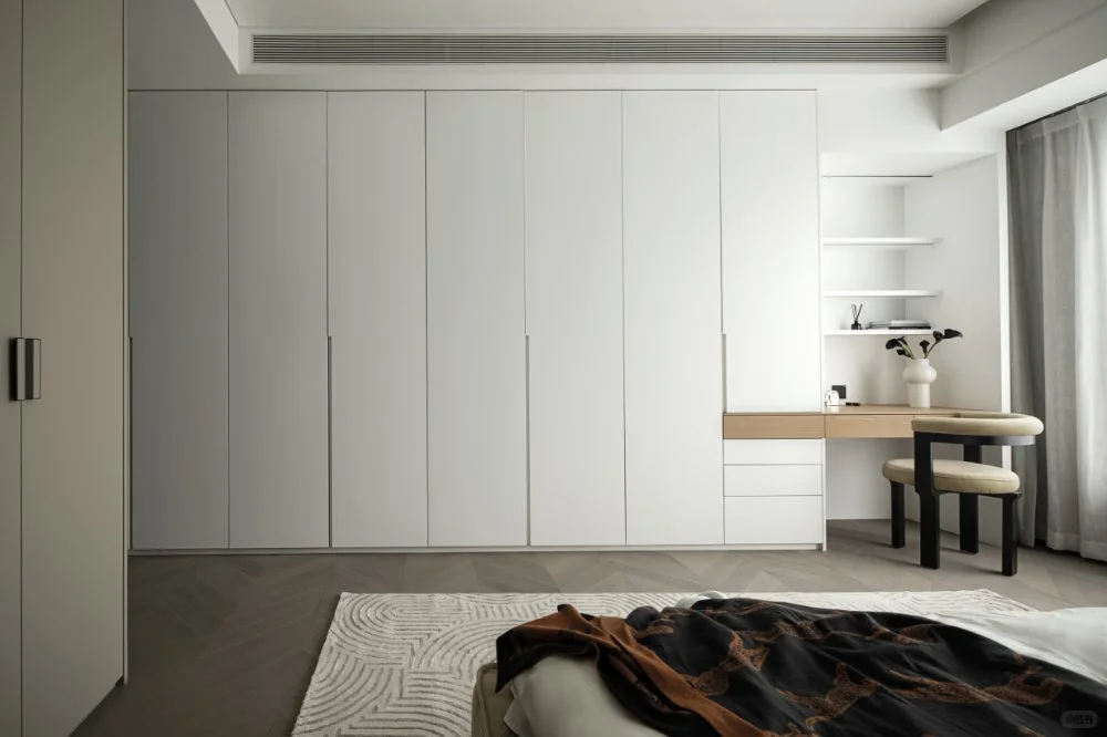 全铝多功能桌柜：极简空间的整合艺术