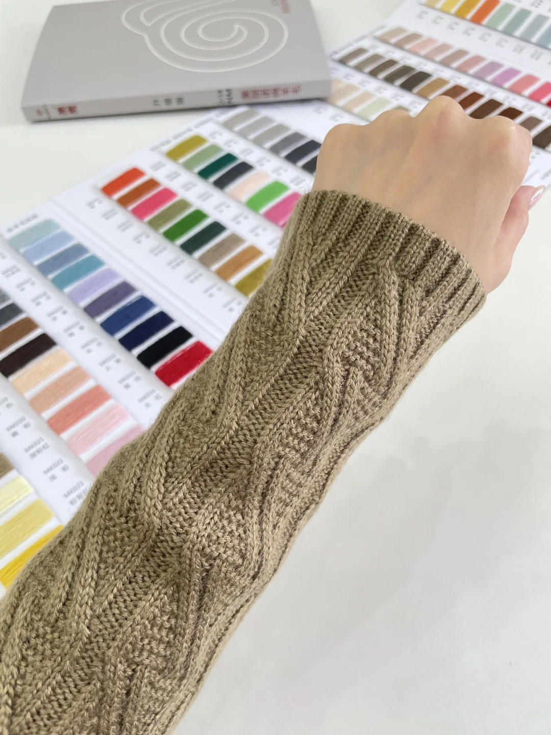 光泽感有没有☺️ 重点是手感?️媲美全羊毛