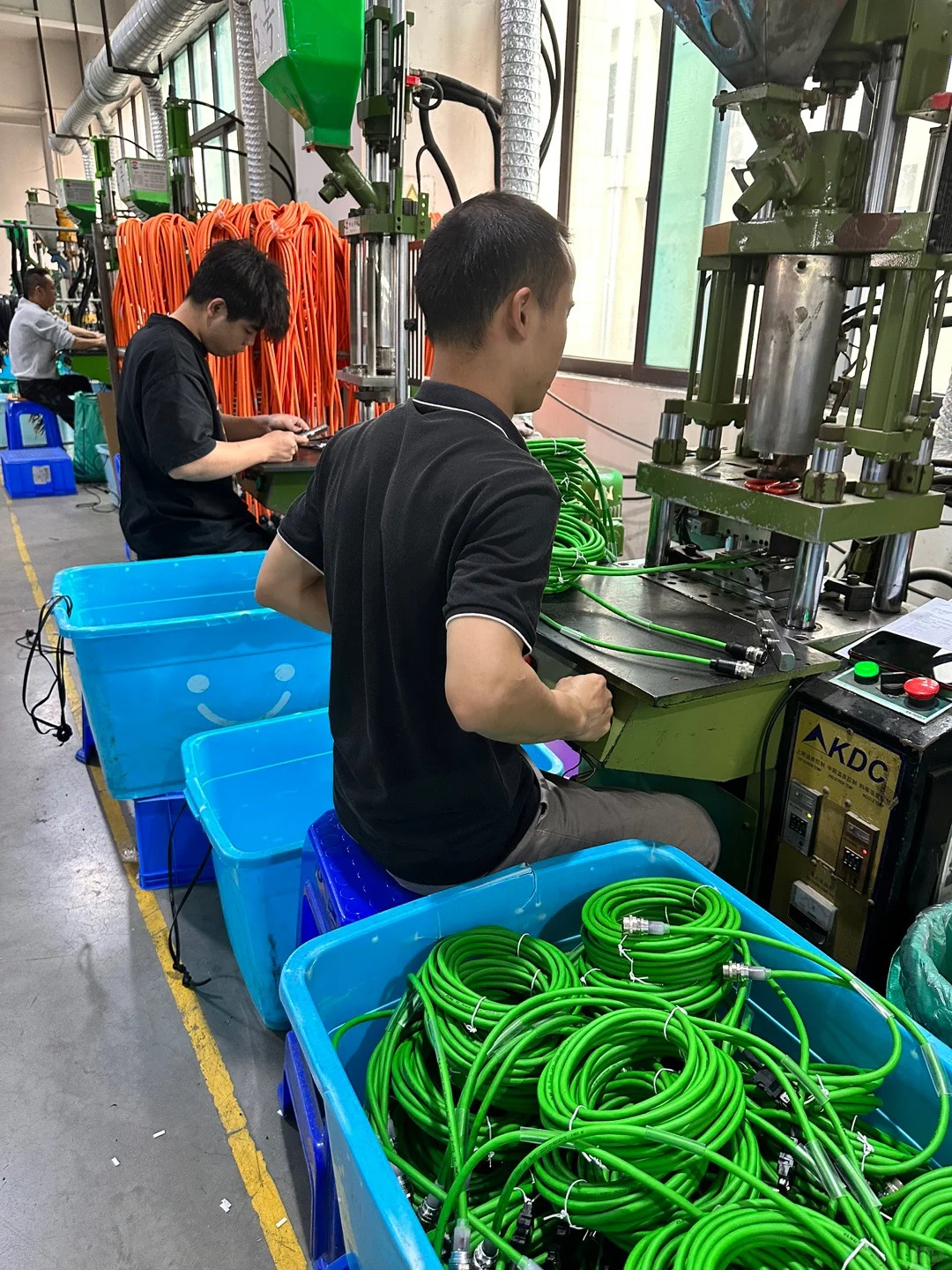 网线生产工厂里的日常制造瞬间✨