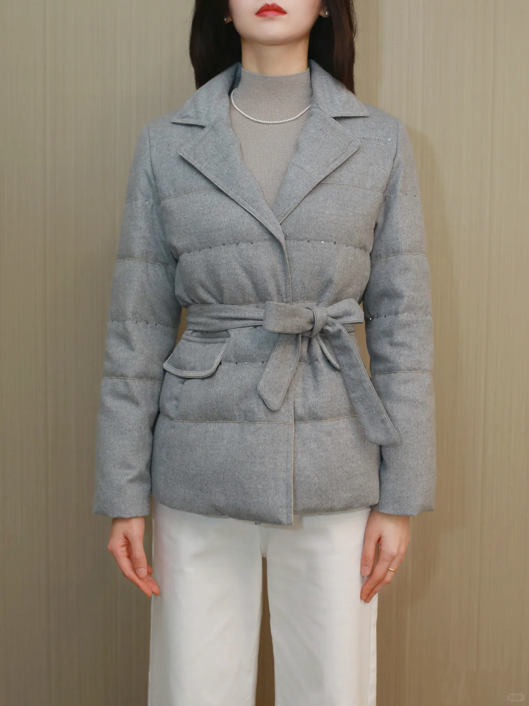 30+女律师|是哪个天才发明了西装剪裁羽绒服