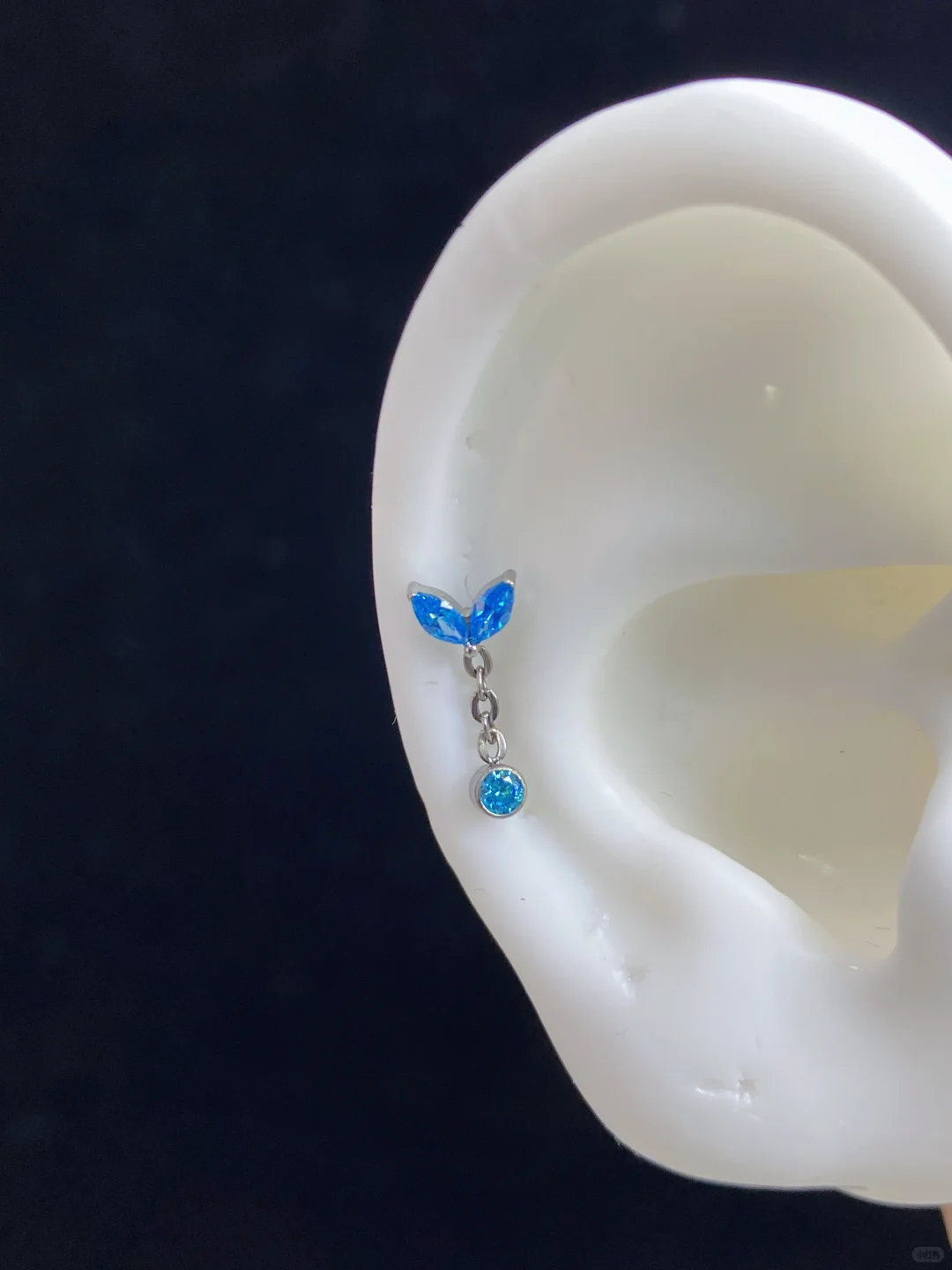 小众设计不撞款！锁死这钛合金鱼尾吊坠耳钉～