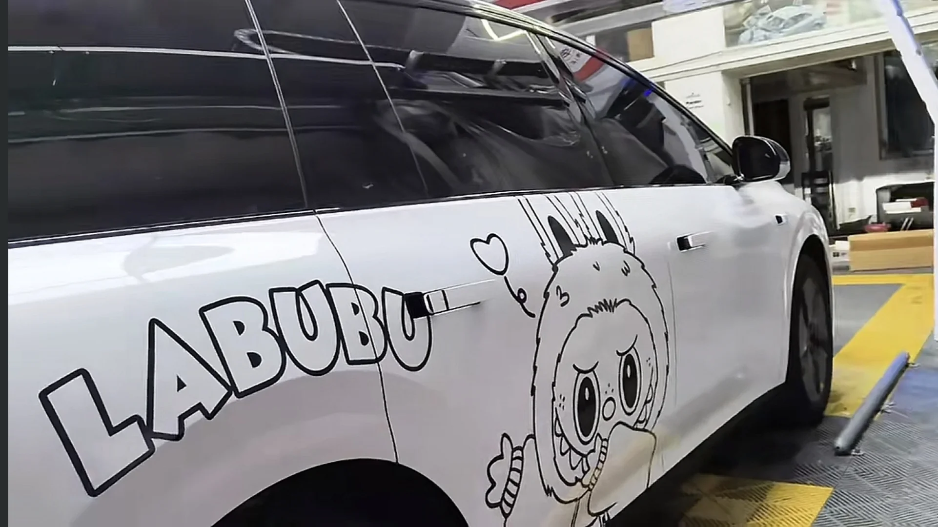 救命！理想i6搞了个外漆彩绘，开上路直接被